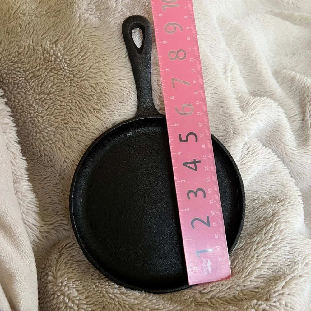 Unbranded Cast Iron Round Griddle Pan 6.25 Inch Skillet Black Cookware